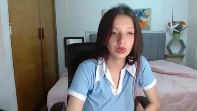 Image 3 of sweet__carolinne Stream on Chaturbate on 16 months ago