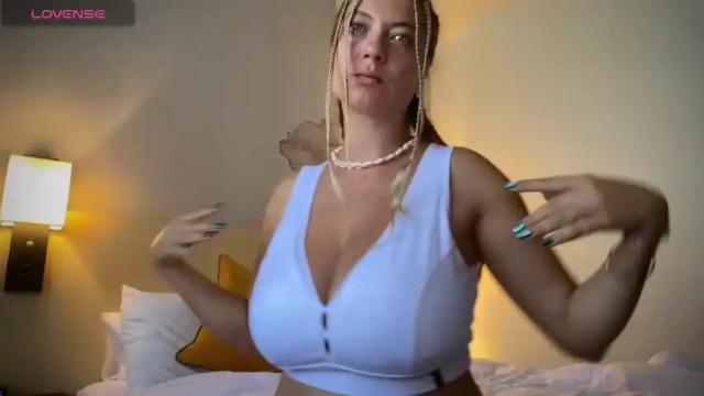 Image 4 of sweet__melon Stream on Chaturbate on 14 months ago