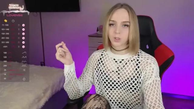 Image 4 of sweet_ali3s Stream on Chaturbate on 15 months ago