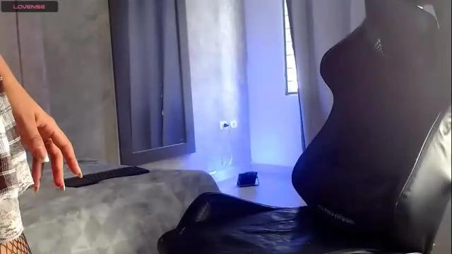 Image 2 of sweet_ayshel Stream on Chaturbate on 1 month ago