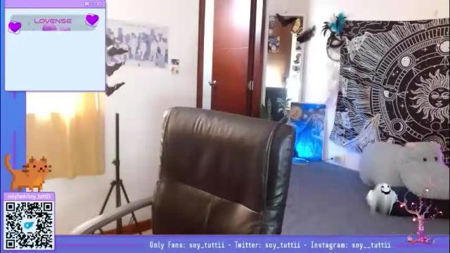 Image 6 of sweet_bluee Stream on Chaturbate on 1 month ago