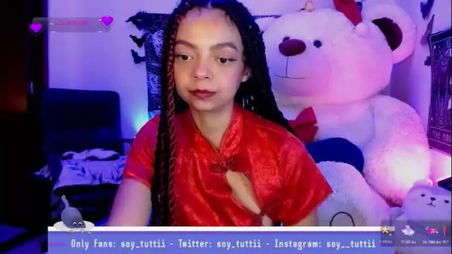 Image 12 of sweet_bluee Stream on Chaturbate on 29 days ago