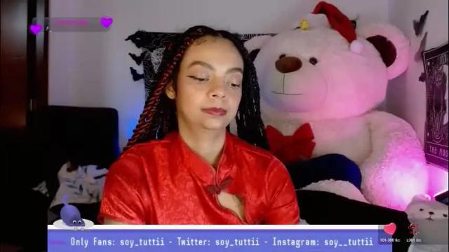 Image 3 of sweet_bluee Stream on Chaturbate on 29 days ago