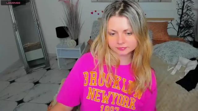 Image 3 of sweet_emily4u Stream on Chaturbate on 12 months ago