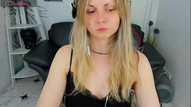 Image 7 of sweet_emily4u Stream on Chaturbate on 11 days ago