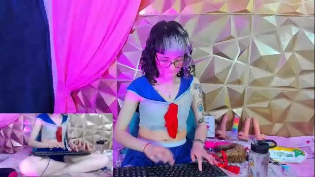 Image 6 of sweet_emmili Stream on Chaturbate on 1 month ago