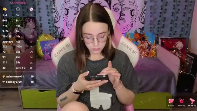 Image 2 of sweet_frosty Stream on Chaturbate on 29 days ago