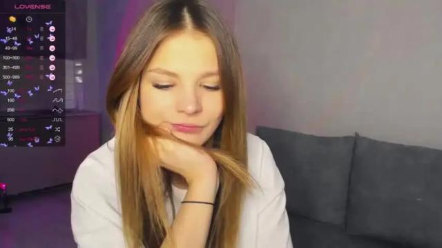 Image 2 of sweet_idol Stream on Chaturbate on 22 months ago