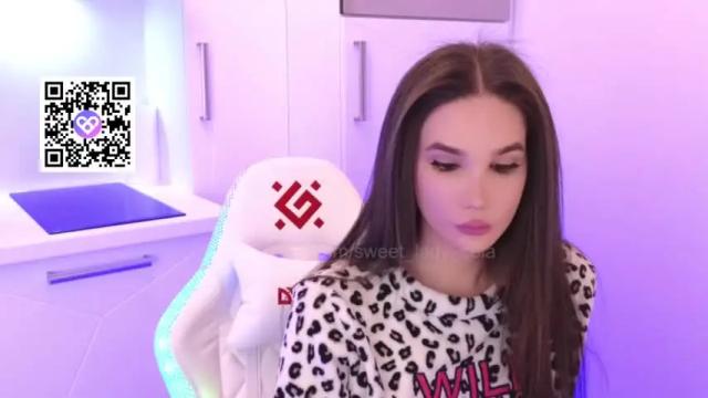 Image 6 of sweet_lady_cola Stream on Chaturbate on 15 months ago