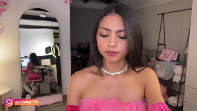 Image 2 of sweet_littleee Stream on Chaturbate on 1 month ago