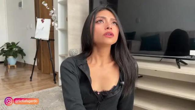 Image 2 of sweet_littleee Stream on Chaturbate on 3 months ago