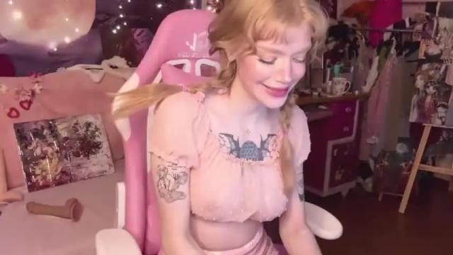 Image 12 of sweet_melissa133 Stream on Chaturbate on 13 months ago