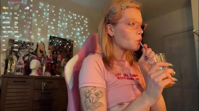 Image 3 of sweet_melissa133 Stream on Chaturbate on 2 months ago