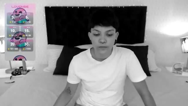 Image 2 of sweet_paradiise_ Stream on Chaturbate on 14 months ago
