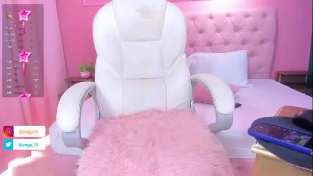 Image 4 of sweet_starxx Stream on Chaturbate on 27 days ago