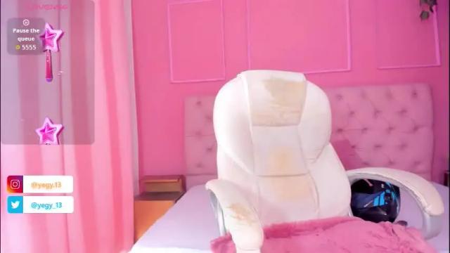 Image 3 of sweet_starxx Stream on Chaturbate on 2 months ago