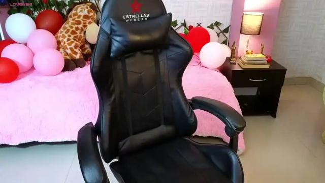Image 4 of sweet_xue18 Stream on Chaturbate on 17 months ago