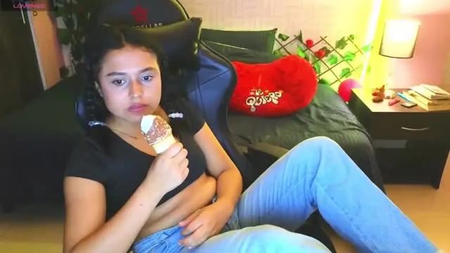 Image 12 of sweet_xue18 Stream on Chaturbate on 17 months ago