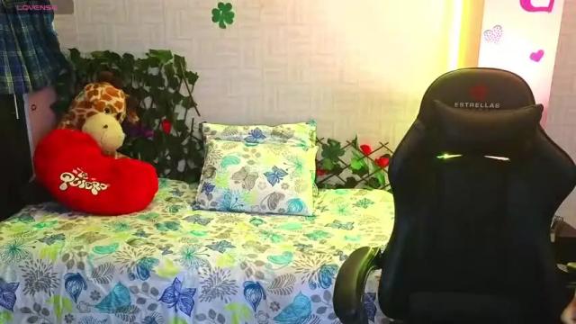 Image 7 of sweet_xue18 Stream on Chaturbate on 16 months ago