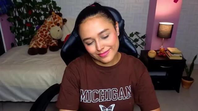Image 12 of sweet_xue18 Stream on Chaturbate on 16 months ago
