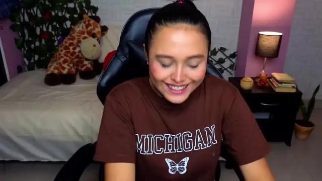 Image 6 of sweet_xue18 Stream on Chaturbate on 16 months ago