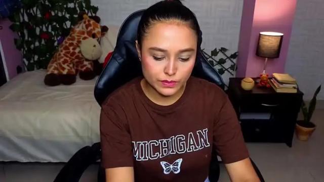 Image 7 of sweet_xue18 Stream on Chaturbate on 16 months ago