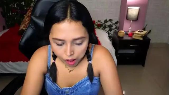 Image 3 of sweet_xue18 Stream on Chaturbate on 16 months ago