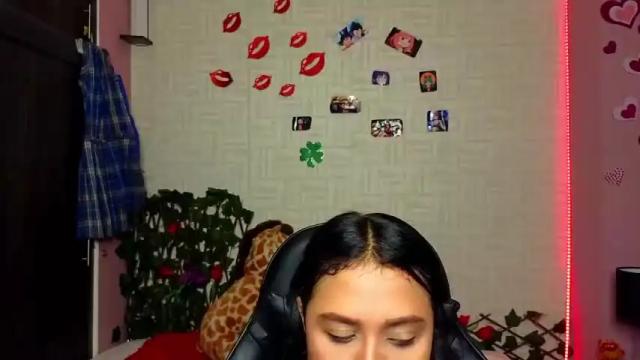 Image 11 of sweet_xue18 Stream on Chaturbate on 16 months ago