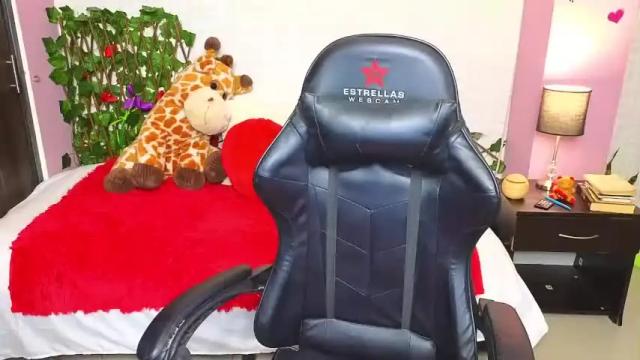 Image 2 of sweet_xue18 Stream on Chaturbate on 16 months ago