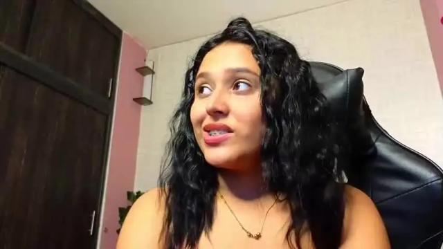 Image 2 of sweet_xue18 Stream on Chaturbate on 16 months ago