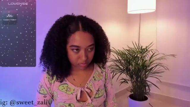 Image 11 of sweet_zali Stream on Chaturbate on 16 months ago