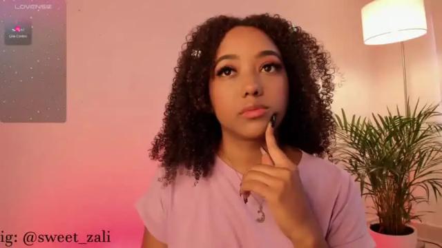 Image 12 of sweet_zali Stream on Chaturbate on 16 months ago