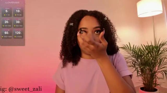 Image 3 of sweet_zali Stream on Chaturbate on 16 months ago