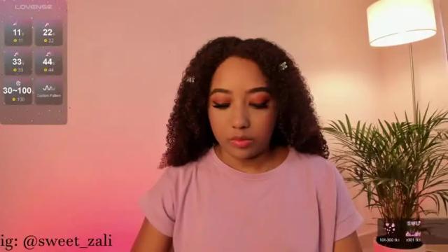 Image 4 of sweet_zali Stream on Chaturbate on 16 months ago