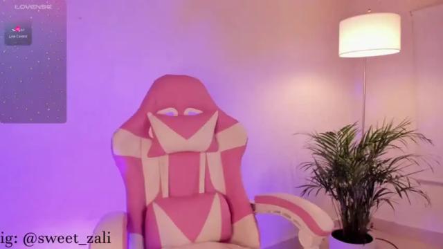 Image 12 of sweet_zali Stream on Chaturbate on 15 months ago