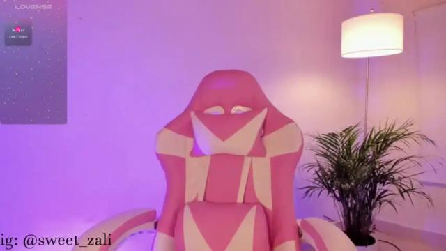 Image 7 of sweet_zali Stream on Chaturbate on 15 months ago