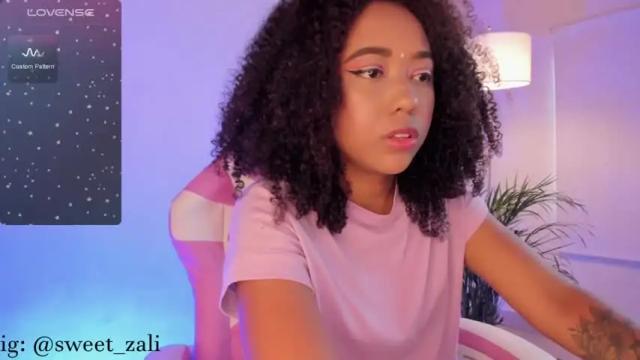 Image 10 of sweet_zali Stream on Chaturbate on 15 months ago