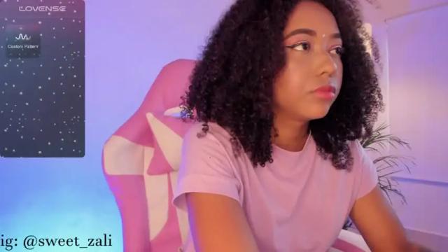 Image 12 of sweet_zali Stream on Chaturbate on 15 months ago