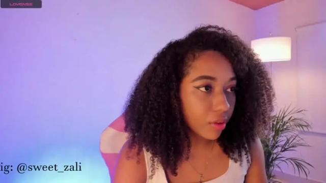 Image 10 of sweet_zali Stream on Chaturbate on 15 months ago