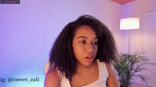 Image 11 of sweet_zali Stream on Chaturbate on 15 months ago