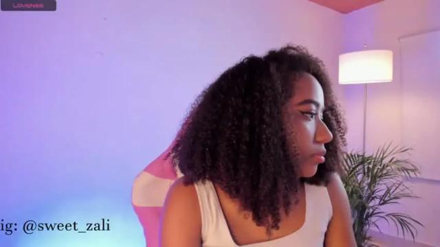 Image 12 of sweet_zali Stream on Chaturbate on 15 months ago