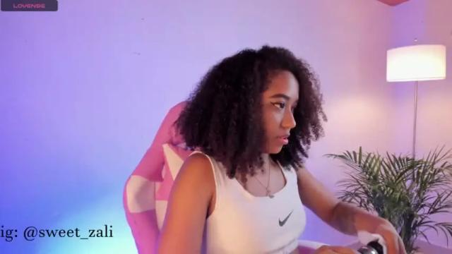 Image 3 of sweet_zali Stream on Chaturbate on 15 months ago