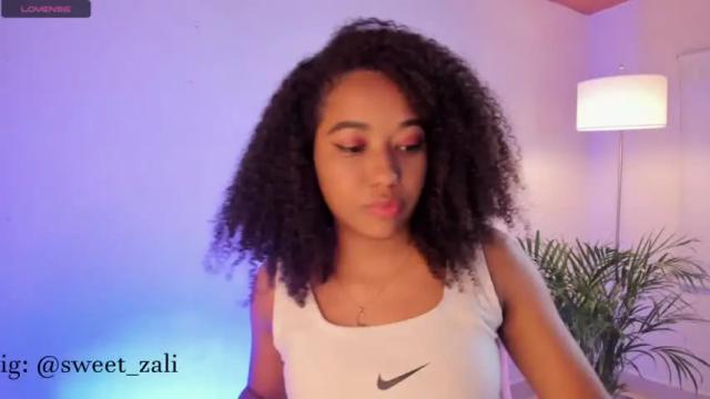 Image 7 of sweet_zali Stream on Chaturbate on 15 months ago