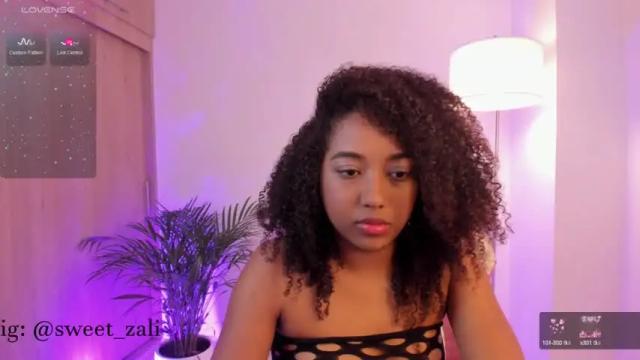 Image 4 of sweet_zali Stream on Chaturbate on 15 months ago
