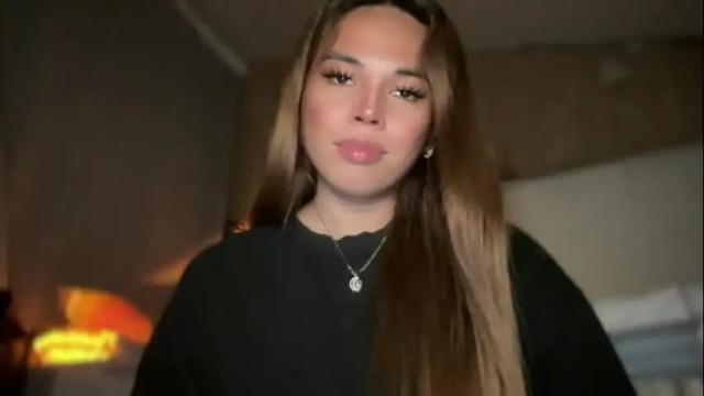 Image 2 of sweetalexa19 Stream on Chaturbate on 3 months ago
