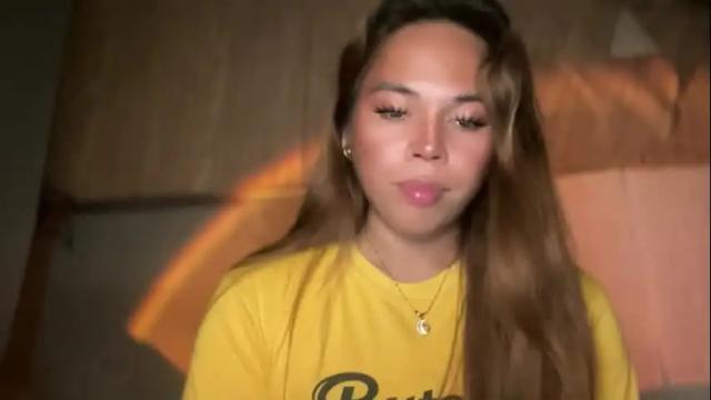 Image 3 of sweetalexa19 Stream on Chaturbate on 2 months ago