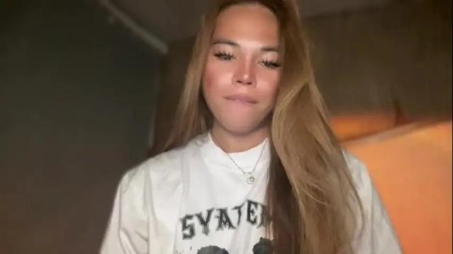 Image 4 of sweetalexa19 Stream on Chaturbate on 2 months ago