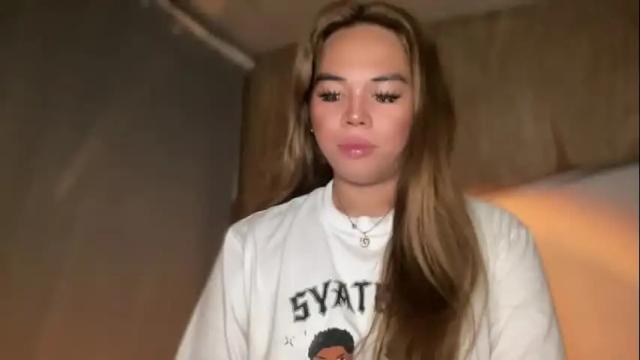Image 2 of sweetalexa19 Stream on Chaturbate on 1 month ago