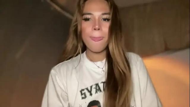 Image 3 of sweetalexa19 Stream on Chaturbate on 1 month ago