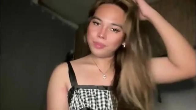 Image 2 of sweetalexa19 Stream on Chaturbate on 2 months ago